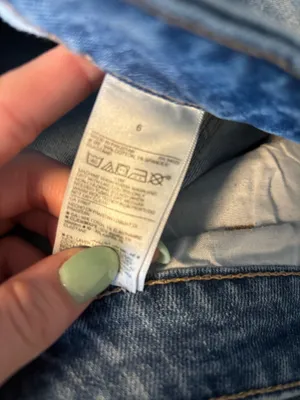 Old Navy Classic Light Wash Straight Leg Jeans thumbnail 4