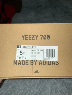 Yeezy 700 V3 thumbnail 10