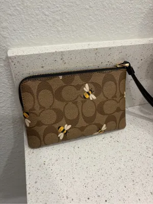 Coach New York Khaki Corner Zip Wristlet With Signature Bee Print C8674 thumbnail 6