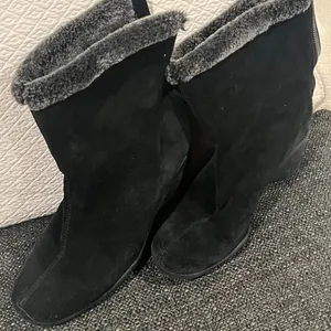 Aerosoles Women's Attorney Black Suede Mid Calf Boots Zipper Fur Lined Size 8 thumbnail 1