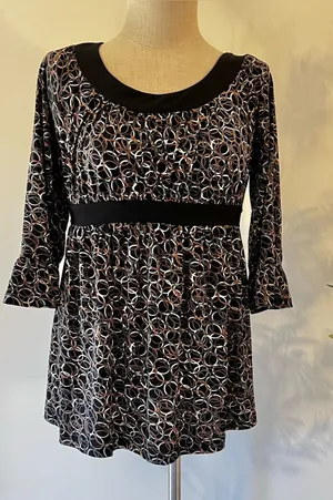Motherhood Maternity Y2K Women's Black and White Patterned Empire-Waist tunic thumbnail 1