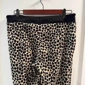 Juicy Couture Women’s Leopard Velvet Track Suit Size M thumbnail 7
