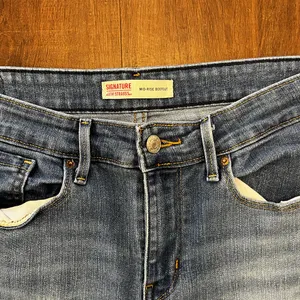 Levi's Signature Mid-rise Bootcut Jeans (10L - 30 x 34) thumbnail 2