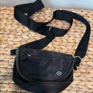 Kendra Scott Black Crossbody Bag thumbnail 1