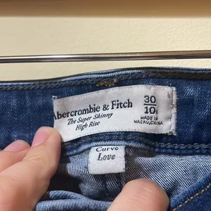 Womens Abercrombie & Fitch Curve Love The Super Skinny High Rise Jeans thumbnail 2