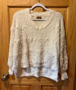 POL Clothing V-Neck Teddy Pullover Sweater in Ivory Women’s M thumbnail 1