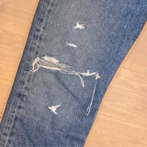 Like New Agolde 90’s pinch waist distressed jeans thumbnail 4