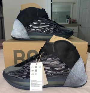 Yeezy Authentic   QNTM With Original Box thumbnail 1