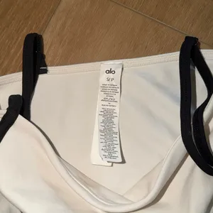 Alo sports bra thumbnail 4