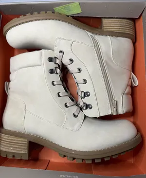 boots White Size 9.5 thumbnail 1