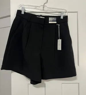 Abercrombie Ultra High-Rise Shorts Tailored thumbnail 1