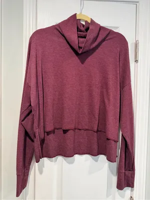 American Eagle Size M Burgundy Cowl Neck Hi Low Hem Long Sleeve Waffle Knit Top thumbnail 1