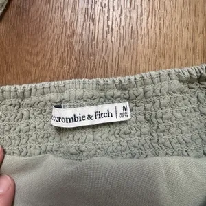 Abercrombie & Fitch Women's‎ Linen Blend Cropped Tank Size M Sage Green thumbnail 3