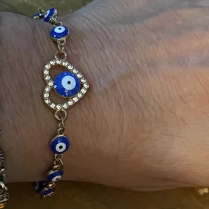 Gold tone evil eye heart bracelet thumbnail 2