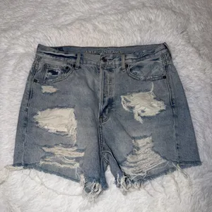 American Eagle Outfitters 90s Boyfriend Short Light Wash Distressed Denim 10 thumbnail 2