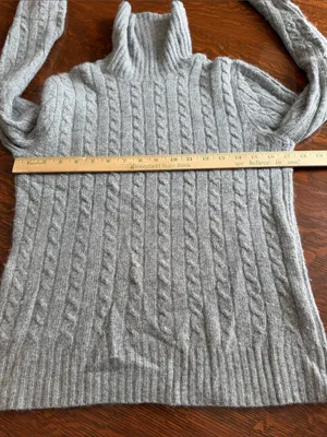 Women’s Gray Cable-Knit Turtleneck Sweater wool cashmere blend size medium thumbnail 6