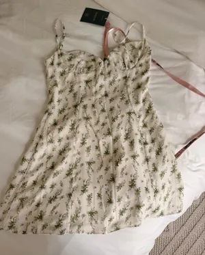 House of CB Christiana Garden Print Mini Dress Size: M thumbnail 2