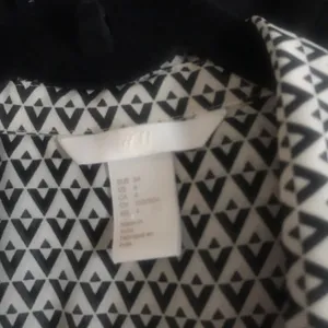 H&M Button Down Geometric Print Blouse Sz 4 thumbnail 6