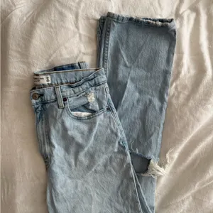 Abercrombie Women’s90s Straight Ultra High Rise Distressed Jeans, Size 6r thumbnail 3