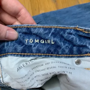 American Eagle Tomgirl Distressed Straight Leg Jeans Blue Button Fly Size 6‎ Reg thumbnail 8