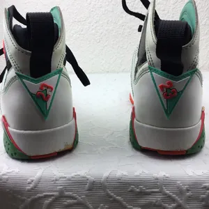 Nike Jordan Size 6 Youth Retro Basketball 705417-138 White Verde Sneakers thumbnail 9