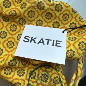 SKATIE Bikini Bottoms sz M‎ Yellow Floral Tile Print Sustainable Swimwear NWT thumbnail 5