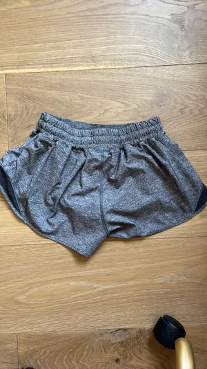 Lululemon Hot Hot Shorts 2.5" Low-Rise thumbnail 2