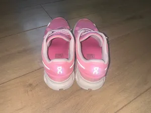 Pink On Cloud Shoes thumbnail 4