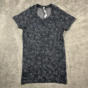 Lululemon Swiftly Tech Short Sleeve 2.0 Shirt Womens 6 Floral Print Fitted thumbnail 2