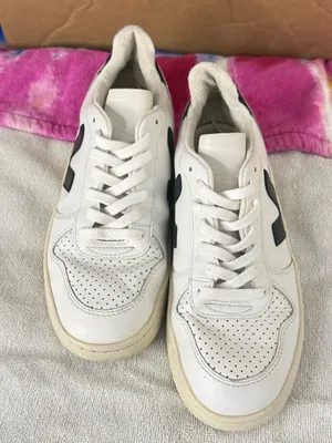 Veja Women's Running Shoes Size 7 thumbnail 2
