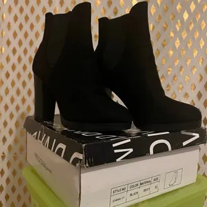 Platform heel boots black size 8.5 Black thumbnail 1