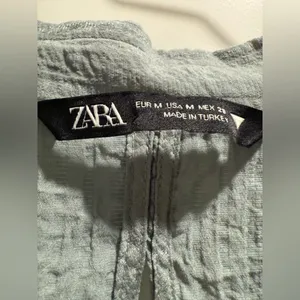 ZARA Light Green Button-Up Open Back Shirt Size‎ M thumbnail 6