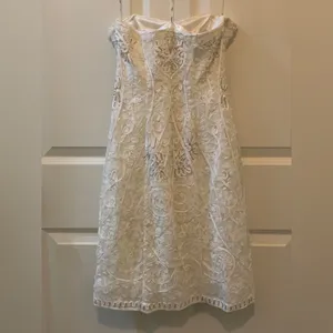 Suewong Elegant White Lace Strapless Dress. Size-4 thumbnail 2