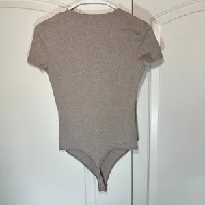 Abercrombie‎ Short-Sleeve Cotton Seamless Fabric Crew Bodysuit Brown Heathered S thumbnail 3