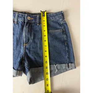 Stylish Women's Shorts Size 6 - Pre-Owned & Excellent thumbnail 5