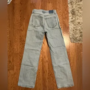 Abercrombie & Fitch Light Blue High-Rise Relaxed Jeans thumbnail 4