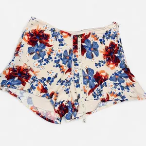 Free People Cream Floral Hotpants / Shorts with Flowy Ruffle Hem; Size 0 thumbnail 3