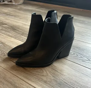 Vince Camuto Gigietta Booties thumbnail 1