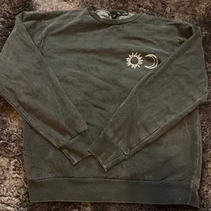 Boohoo crewneck  thumbnail 1