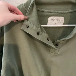 Aeropostale NWOT- cropped pullover thumbnail 3