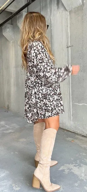 Cowboy Boots Tan Size 6 thumbnail 1