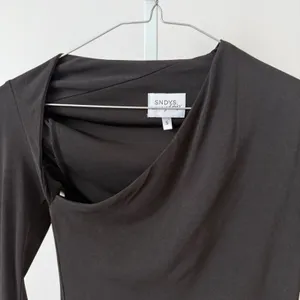 SNDYS‎ Everyday sz S Black One Shoulder Asymmetrical Cutout Bodysuit Mob Wife thumbnail 5