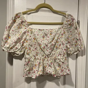 Wild Fable Eyelet Floral Puff Sleeve Crop Top Elastic Waist Square Neck Size M thumbnail 1