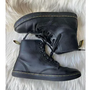 Dr. Martens Stylish Black Lace-Up Ankle Boots size 6 like new! thumbnail 5