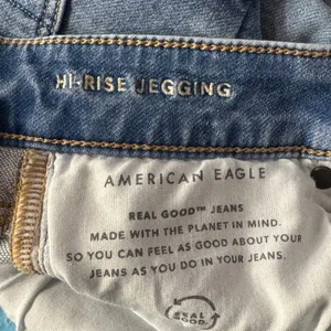 American Eagle SZ 4 LONG Hi-Rise Jegging Jeans Soft Knit Chewed Hems Whiskered thumbnail 11