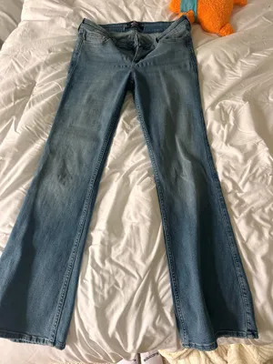 Hollister Jeans Low-Rise Flare Women’s thumbnail 1