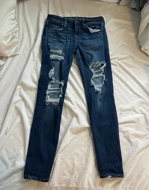 American Eagle Dark Wash Jeans size 6 thumbnail 1