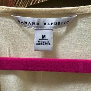 New Banana Republic Cowl Neck Top Blouse Light Yellow Med Tshirt Ruffled Sleeve thumbnail 2