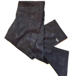 Alo Yoga printed capris leggings thumbnail 1