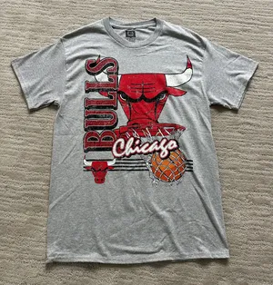 Aeropostale Chicago Bulls T-Shirt thumbnail 1
